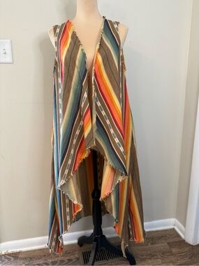 L&B Lucky and Blessed western sleeveless open front cape SZ M